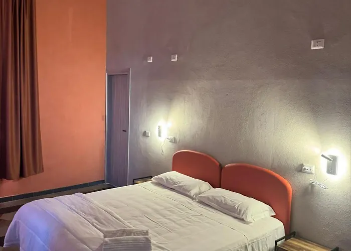 Borgo Ripa Urban Travel Hostal *
